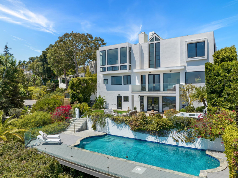 luxury house with swimming pool