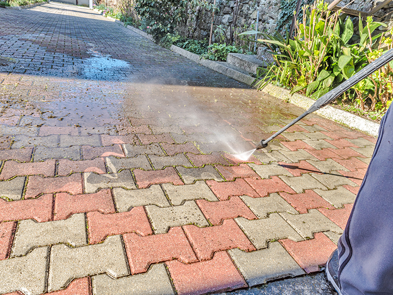 Cleaning the driveway floor